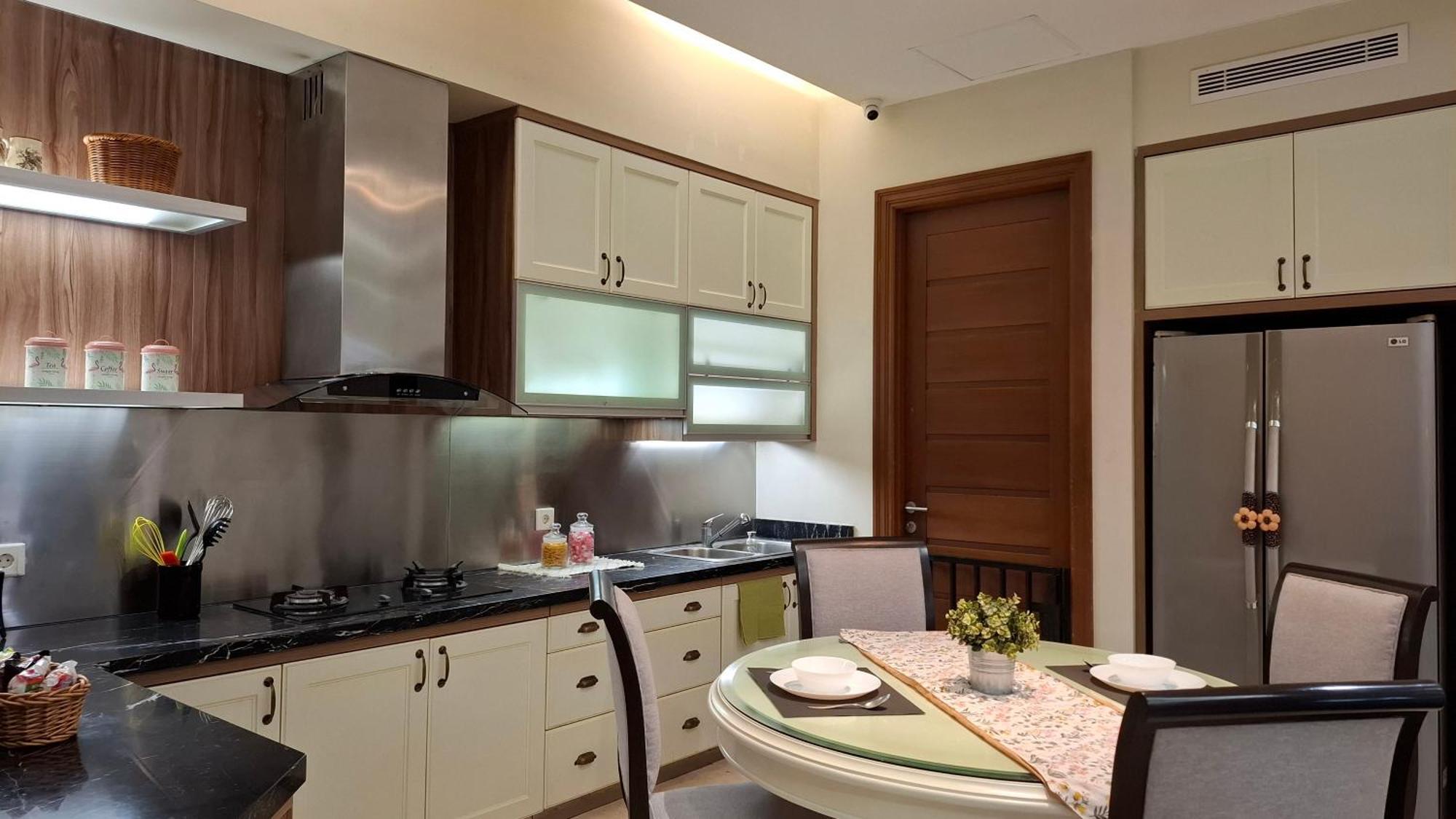 Casa Ciumbuleuit - Spacious 3 Beds Townhouse Apartemen Bandung