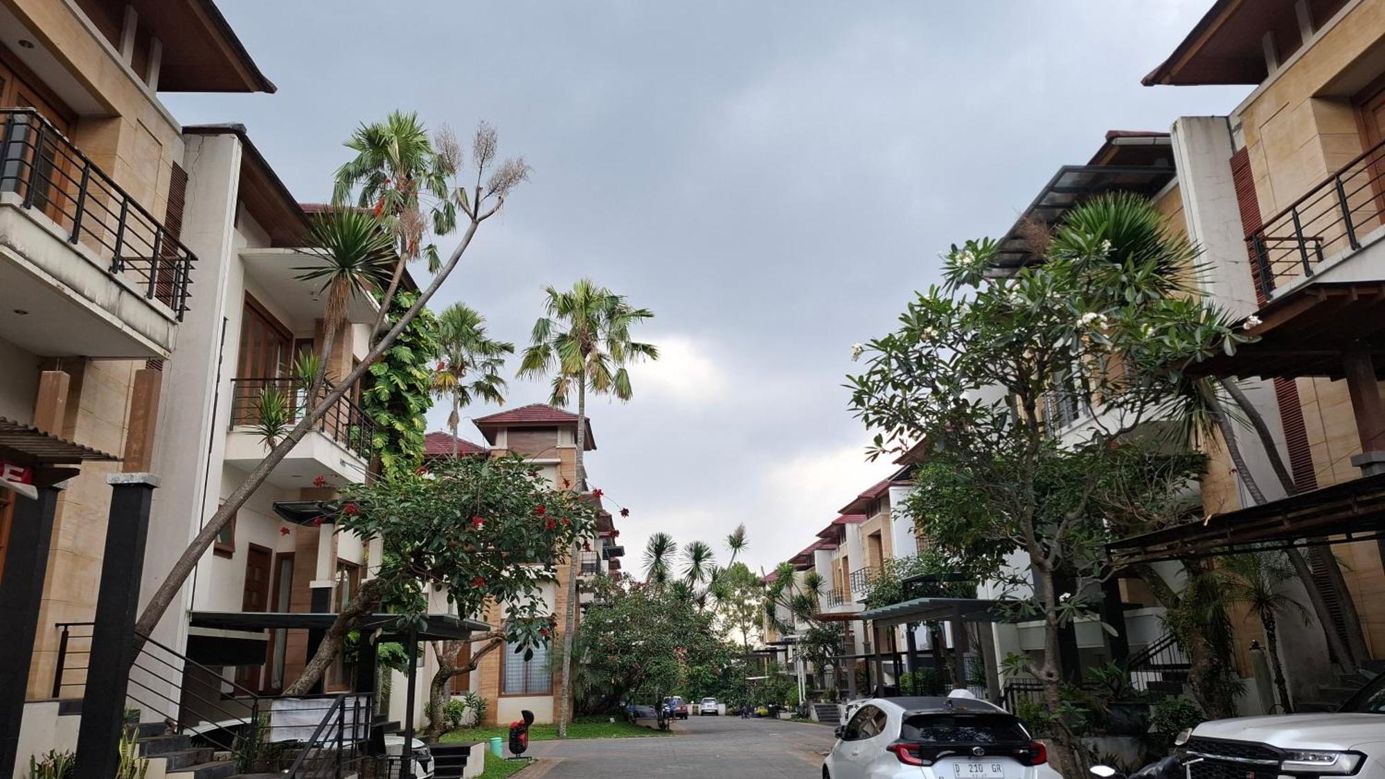 Casa Ciumbuleuit - Spacious 3 Beds Townhouse Apartemen
